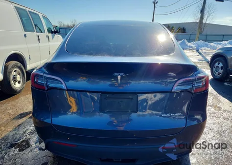 2024 Tesla Model Y из США, поврежденный, VIN 7SAYGDEE6RA230635